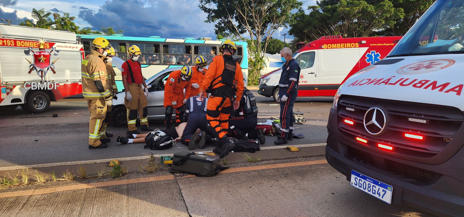 Motorista bate de frente outro carro sofre parada cardíaca e morre