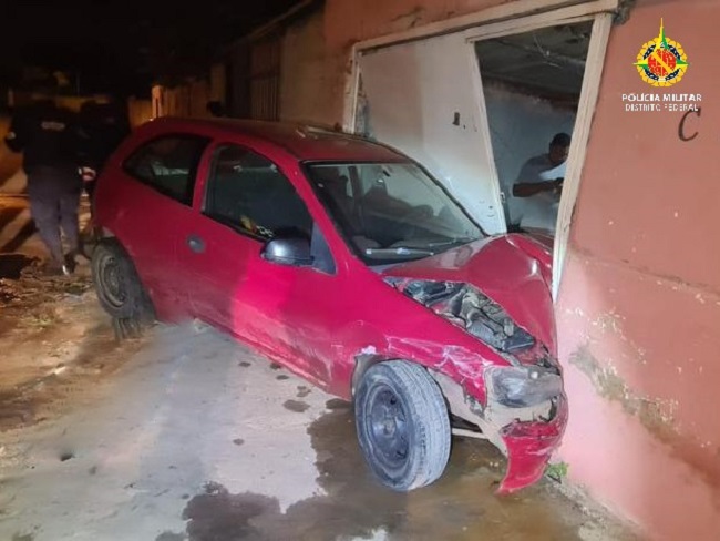 Motorista Foge Da Pmdf Bate Carro E Preso R Mil Em Multas