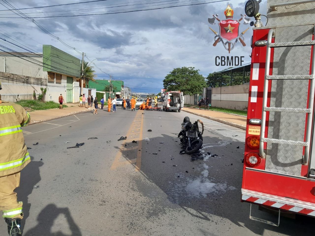 Vídeo Jovem de 17 anos fica ferido após colidir moto que pilotava