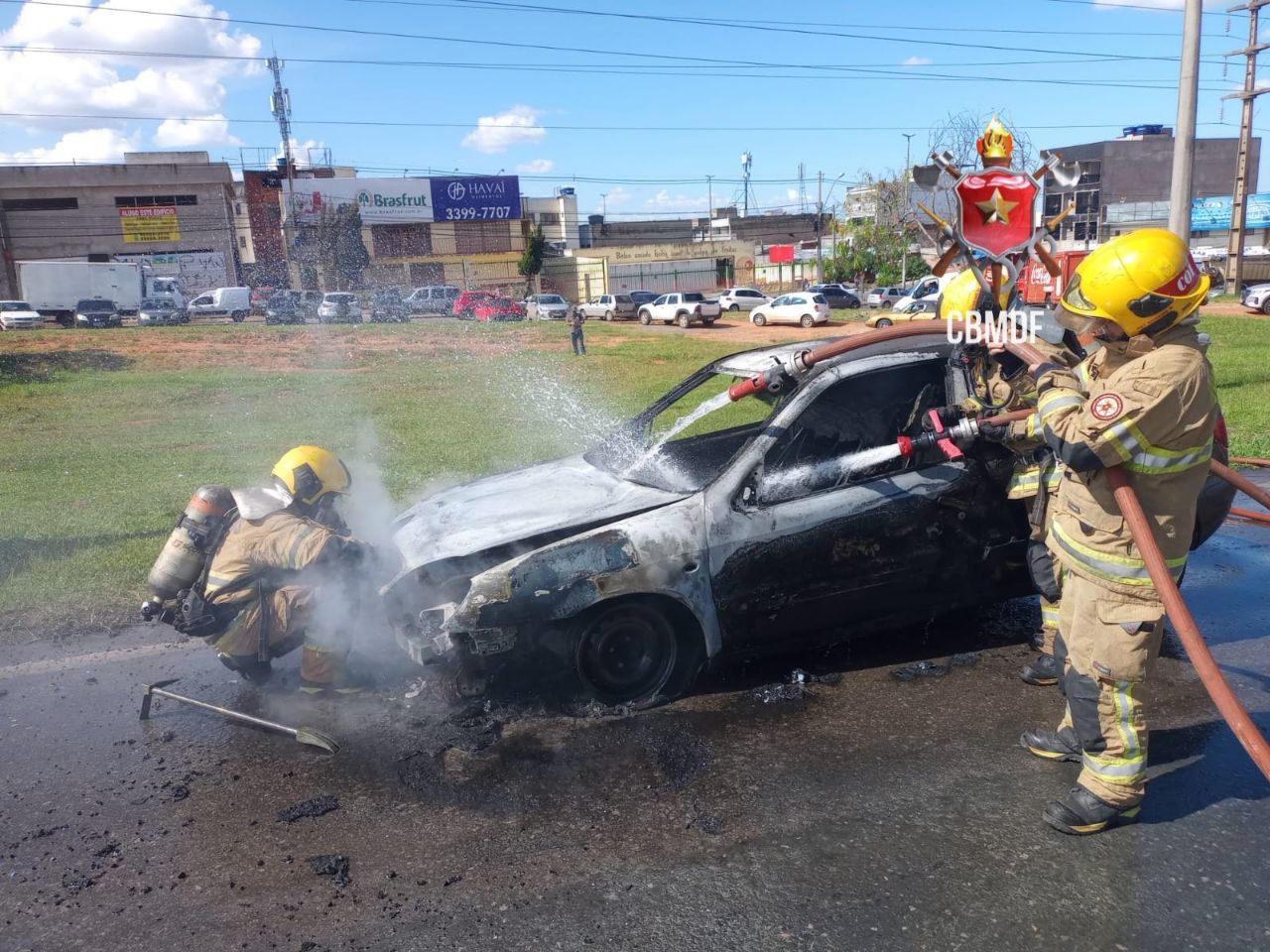 Carro Pega Fogo Na Epnb E Causa Congestionamento Acorda Df