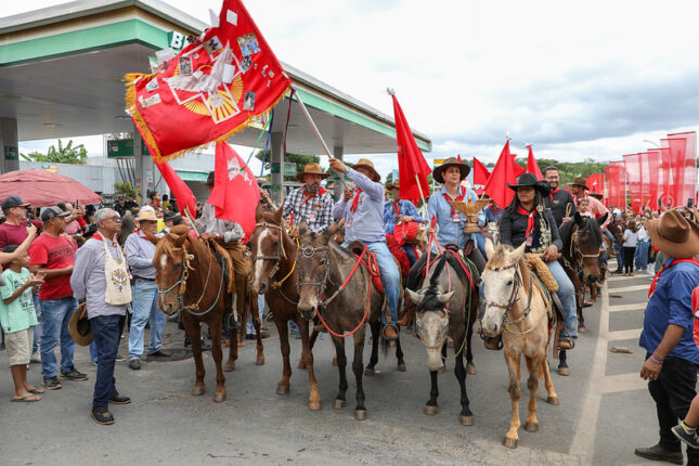 Festa do Divino Espírito Santo de Planaltina reúne fiéis e manifestações culturais no Distrito Federal