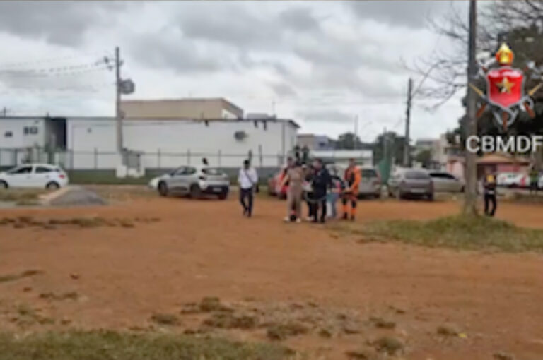 Helicóptero do Corpo de Bombeiros usado em transporte aeromédico de criança picada por escorpião no DF